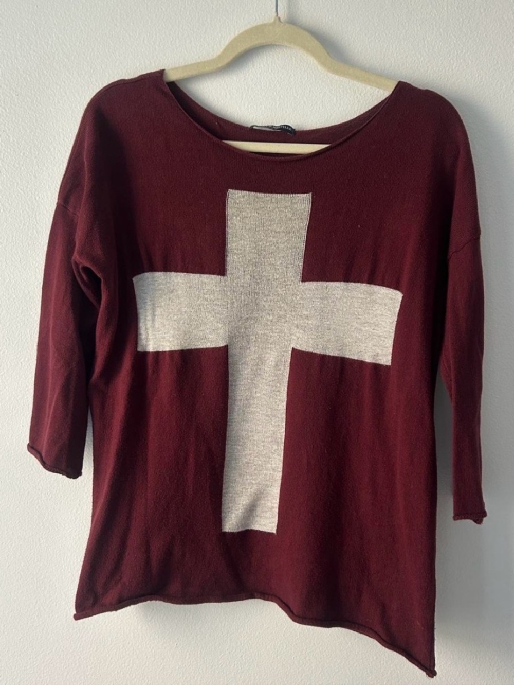 Brandy Melville red Maroon Sweater with Cream Heart Tag ONE SIZE